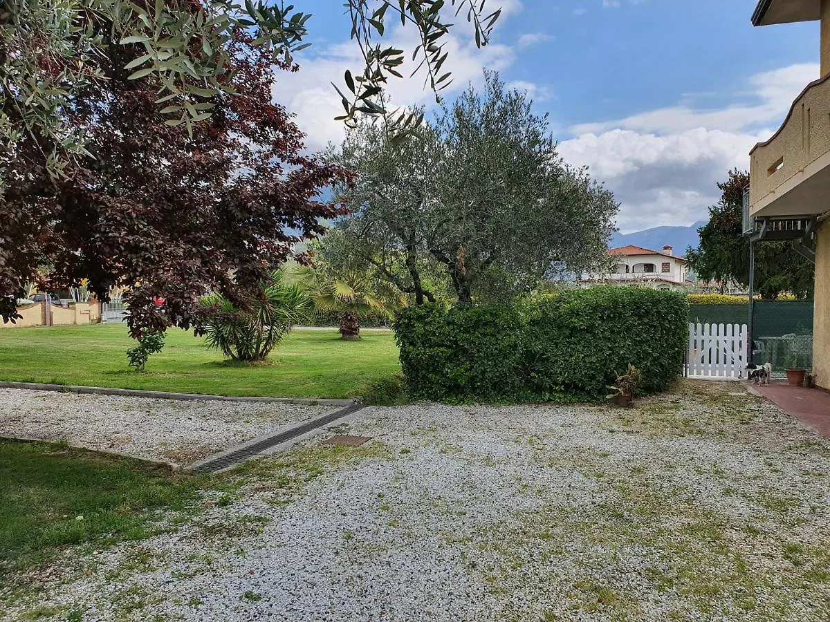 La Casetta Di Silvio Capezzano Pianore 0*,  Italy